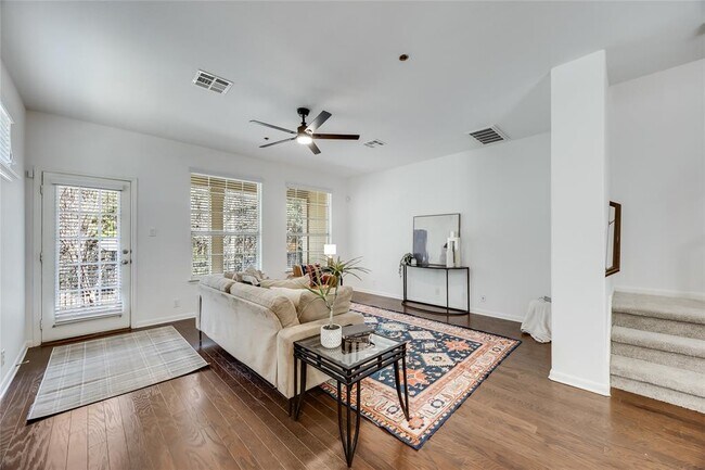 Foto del edificio - 3101 Davis Ln