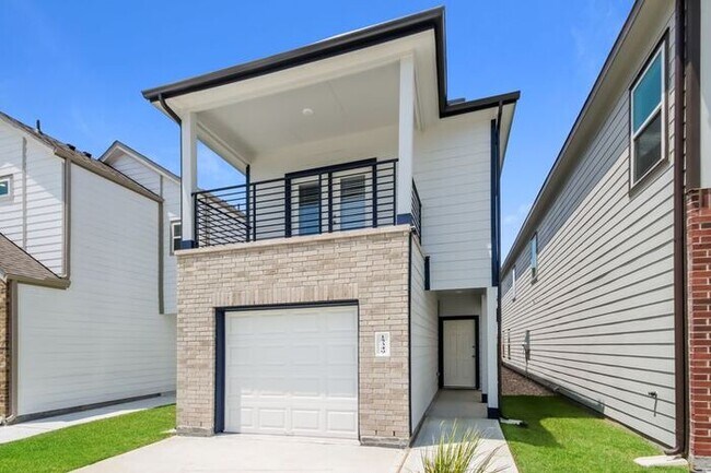 Building Photo - 15349 Estrella Rd E