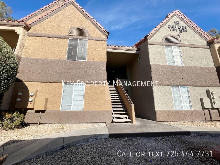 Foto principal - Guard Gated 2 Bedroom Condo Near Summerlin!