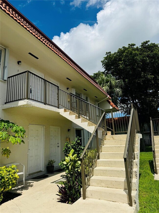 Building Photo - 7141 SW 129th Ave
