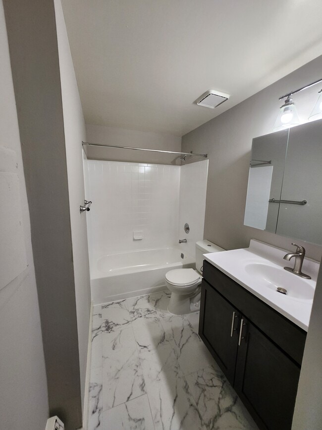 Building Photo - 2902 Ravens Crest Dr