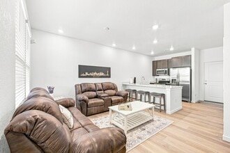 Building Photo - 8953 Whiteclover St