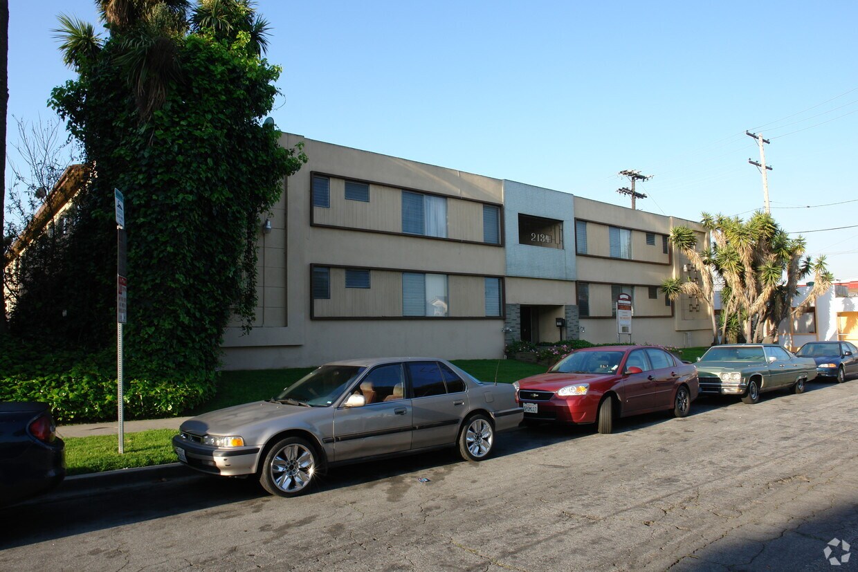 Foto principal - 2134 W El Segundo Blvd