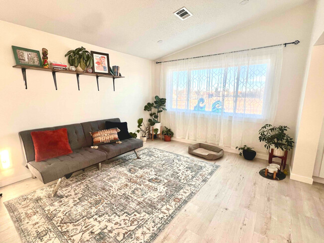 Foto del edificio - 8661 McDougal St