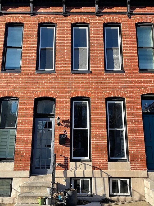 Photo - 6 W Ostend St House