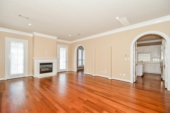 Building Photo - 2124 Nantucket Dr