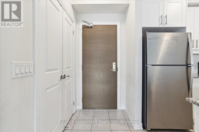 Photo du bâtiment - 2370 Khalsa Gate