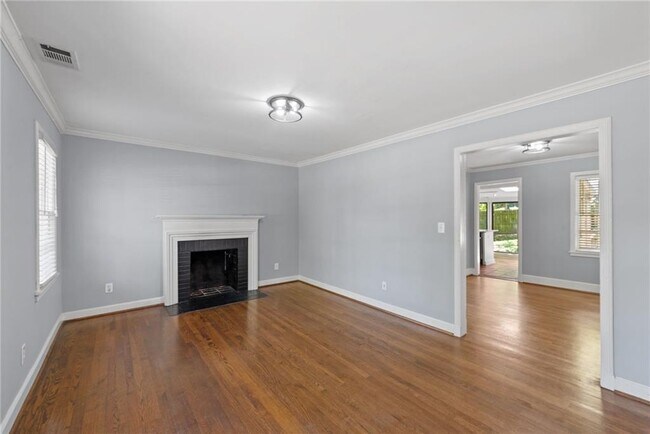 Foto del edificio - 422 Hascall Rd NW