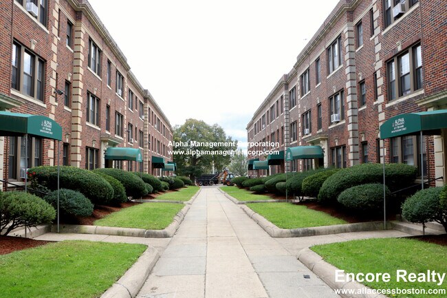 Building Photo - 349 Pleasant St