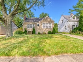 Building Photo - 570 Juneway Dr