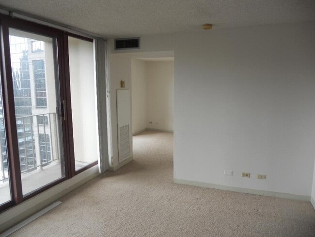 Building Photo - 200 N Dearborn St