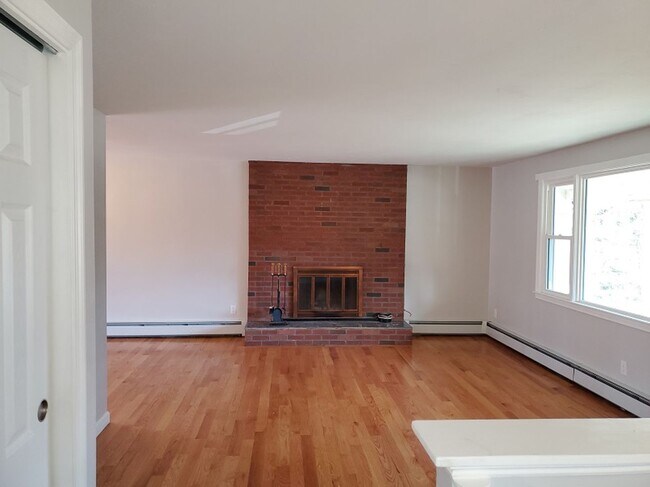 Building Photo - 19 Monticello Dr