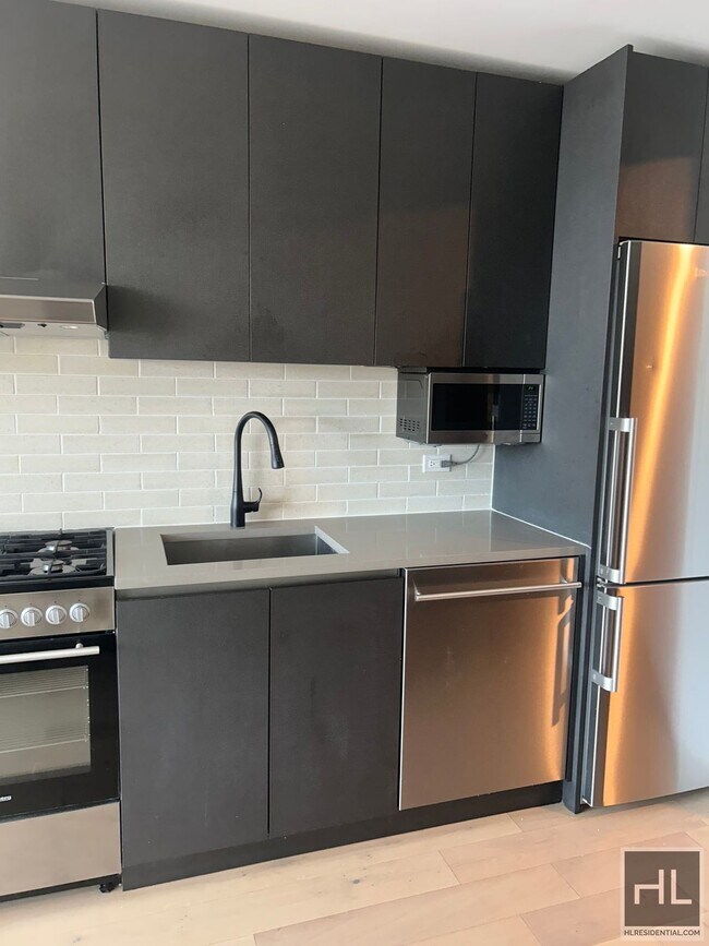 Foto del edificio - NORTHERN BOULEVARD