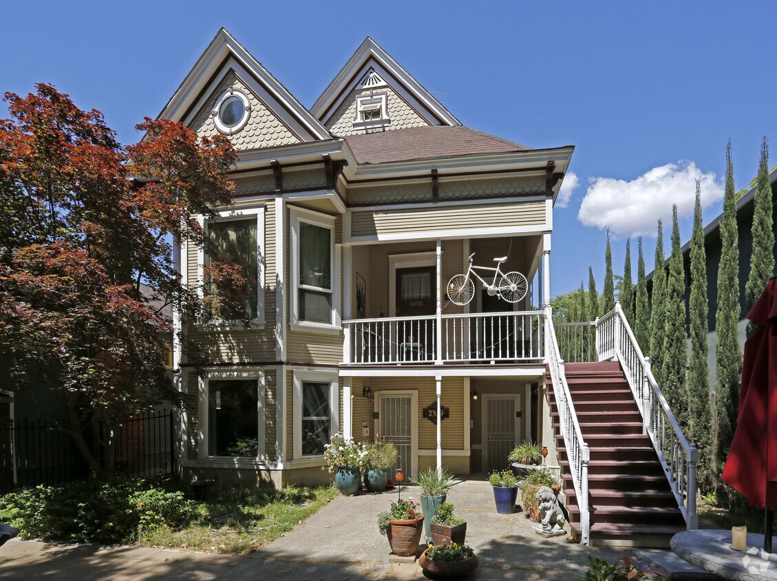 Foto principal - 2319 G St