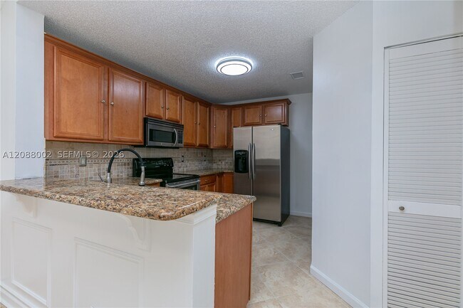 Foto del edificio - 5741 Riverside Dr