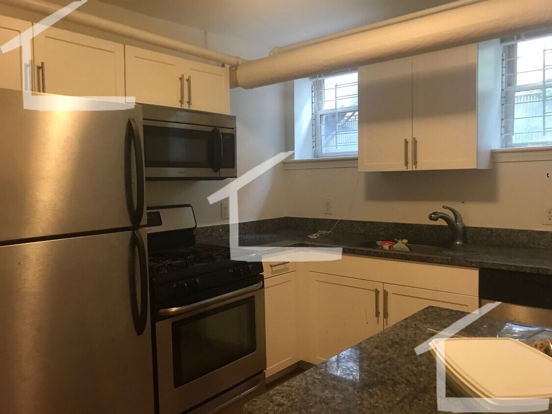 Foto principal - Heat, Hot Water Included, Garden Level, La...