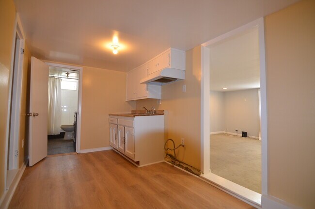 Building Photo - 1577 Helen Dr