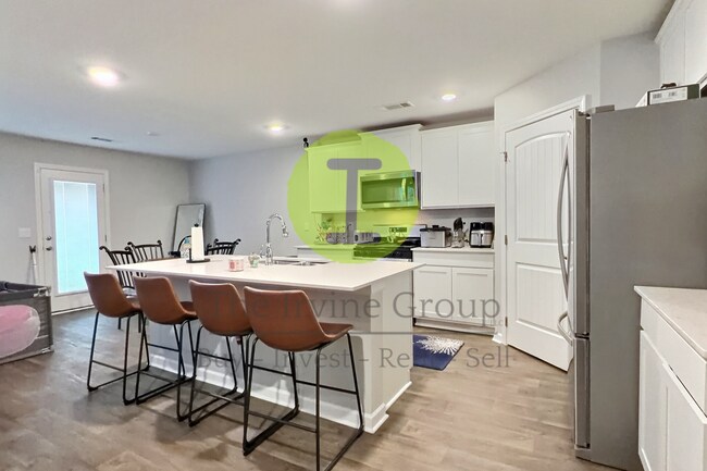 Foto del edificio - Stunning 5 Bed, 3 Bath Home Built in 2023. Close to Maxwell!