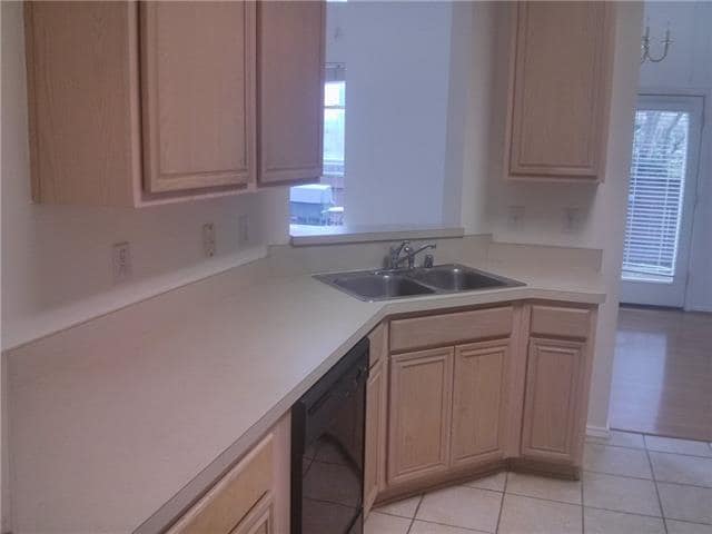 Building Photo - 8616 Heather Ridge Dr