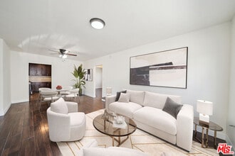 Building Photo - 5390 Romaine St