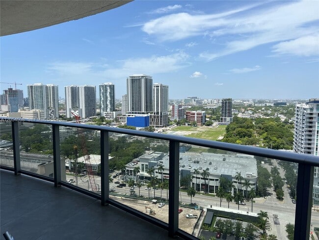 Foto del edificio - 488 NE 18th St