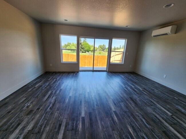 Foto del edificio - 3 Bedroom 2.5 Bath in Winlock