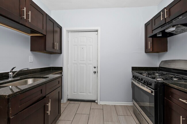 Building Photo - 6106 S Eberhart Ave