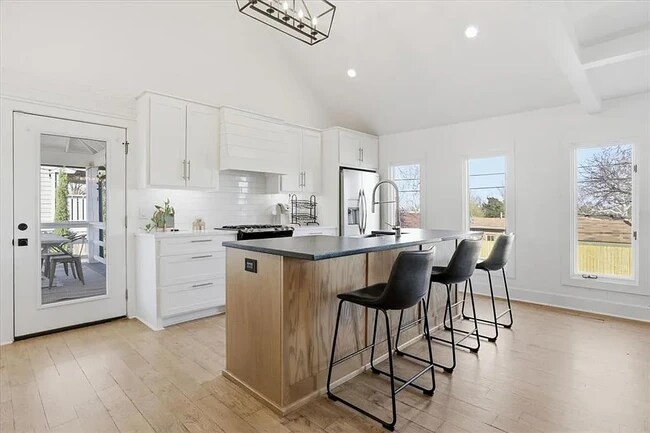 Foto del edificio - 4910 Morris Ln