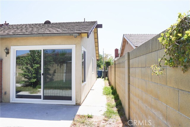 Building Photo - 13045 La Jara St