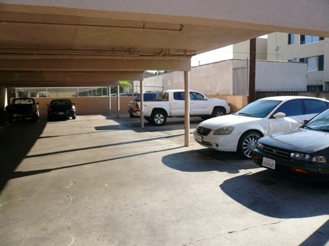 Foto del edificio - 2718 S Cochran Ave