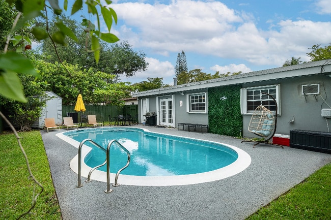 Building Photo - 330 N 68th Ave