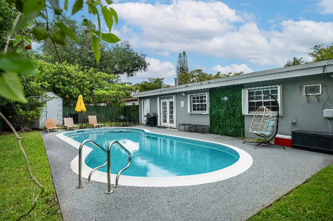 Foto del edificio - 330 N 68th Ave