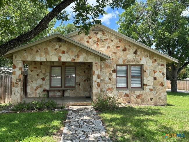 Building Photo - 237 E Garza St