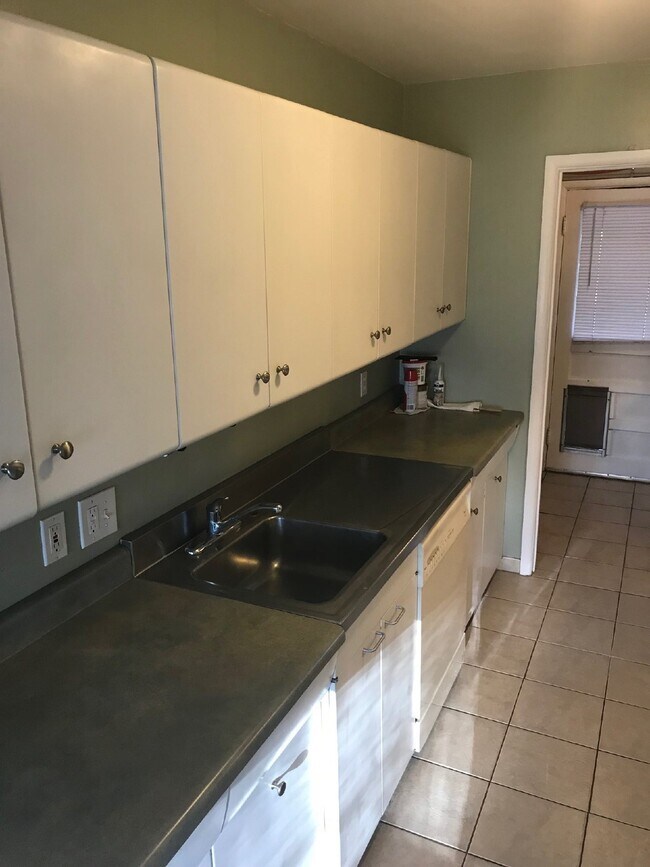 Building Photo - 2BR/1BA in University Hills with Huge Yard...