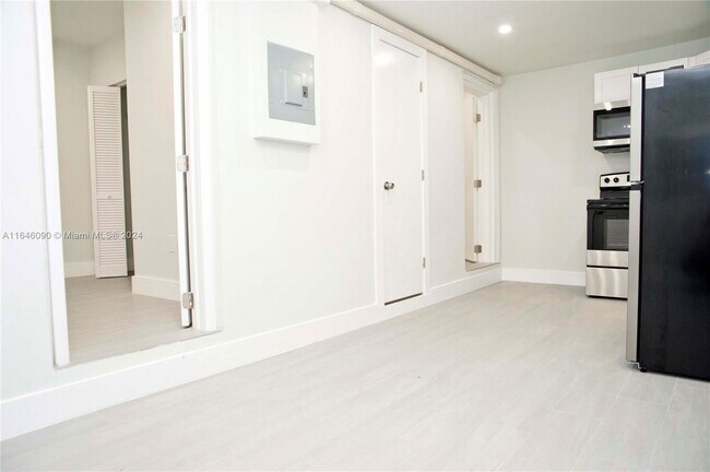 Foto del edificio - 12322 NE 6th Ave