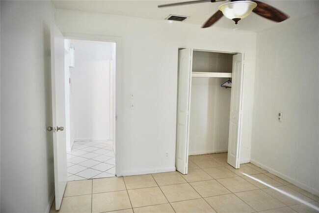 Foto del edificio - 5600 N Park Rd