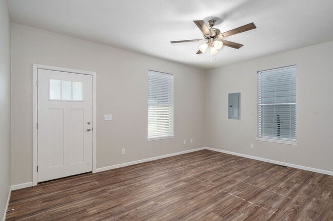 Building Photo - 312 S Hampton Ave