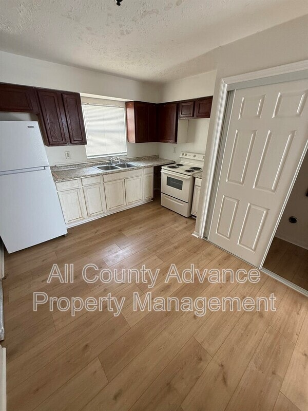 Building Photo - 4911 E Temple Heights Rd
