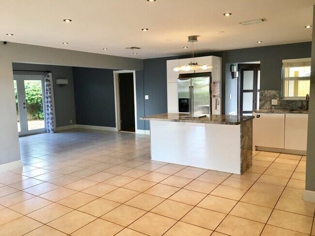 Building Photo - 1646 SE 10th Ave