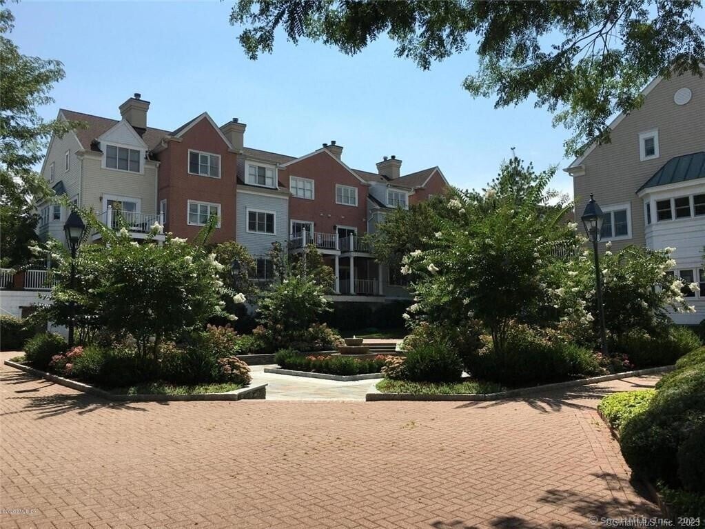 Foto principal - 51 Forest Ave