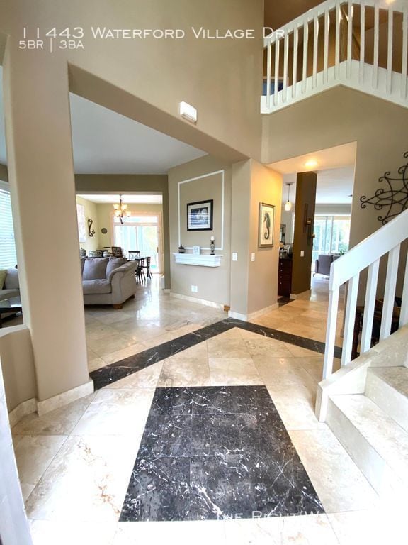 Building Photo - 11443 Waterford Village Dr