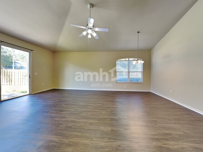 Foto del edificio - 11803 Easthampton Dr