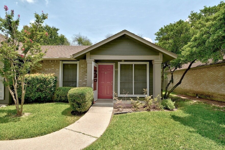 Foto principal - 1015 E Yager Ln