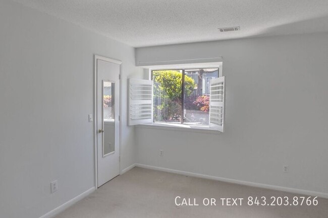 Building Photo - 1140 Hidden Cove Dr