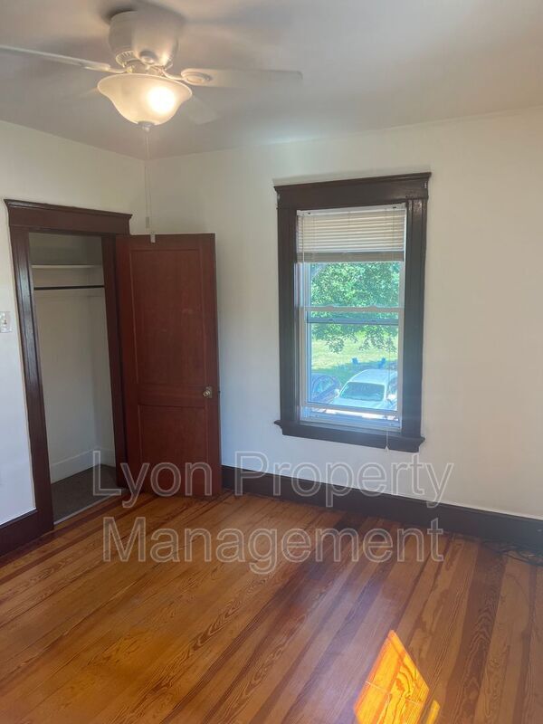Foto del edificio - 352 Manville Rd