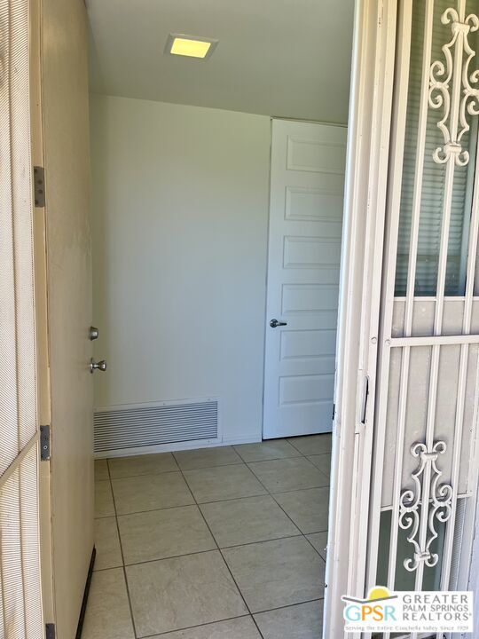 Building Photo - 2559 Whitewater Club Dr