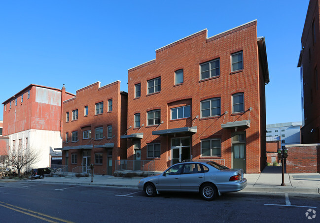 126 y 128 S. Carroll St - North Market - South Carroll Apartments