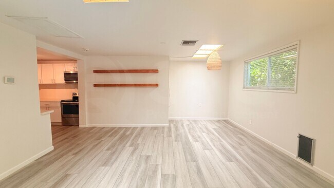 Building Photo - 2626 W Vista Ave