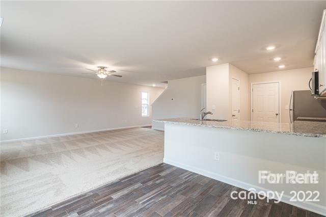 Foto del edificio - 8016 Derby Wood Ln