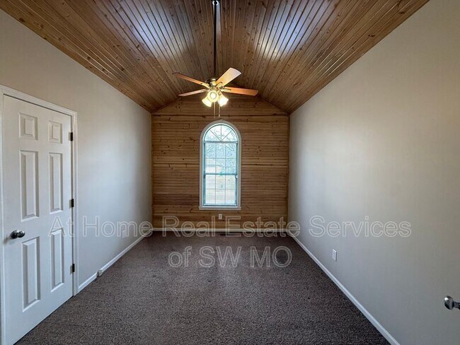 Building Photo - 945 S Alex Ave